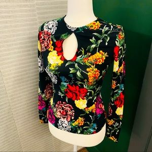 Guess floral long sleeve Kain keyhole top